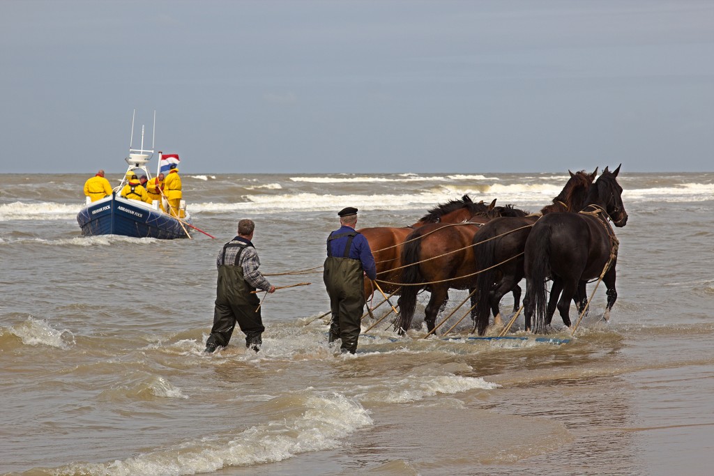 sar katwijk aan zee knrm evenement event festival reddingsdemonstratie search and rescue hulp Abraham Fock crashtender reddingsboot sos hulp in nood scheepsramp
